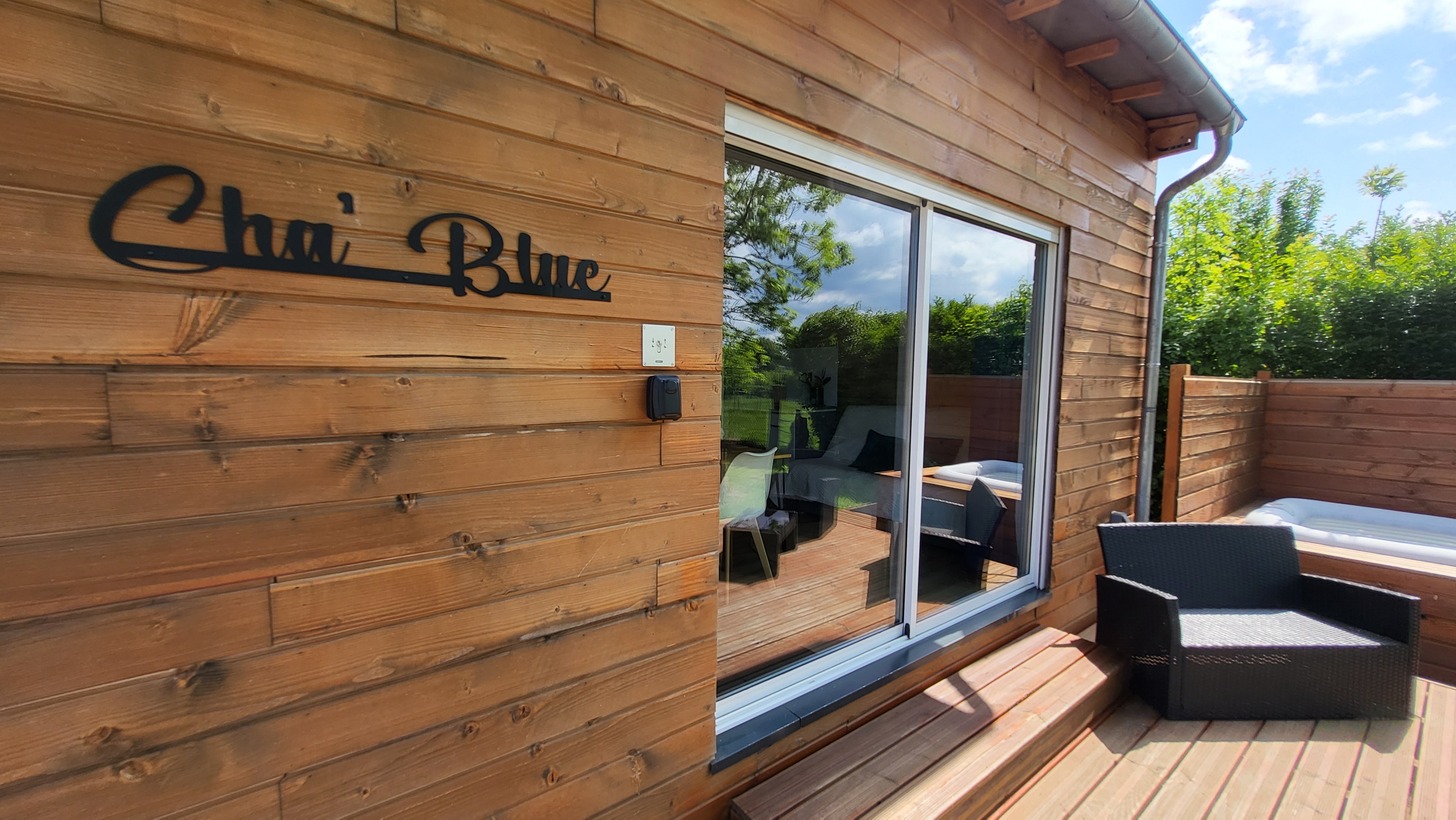 Chalet Cha'Blue au domaine Chabadamy, location dans le Morvan — vue 2